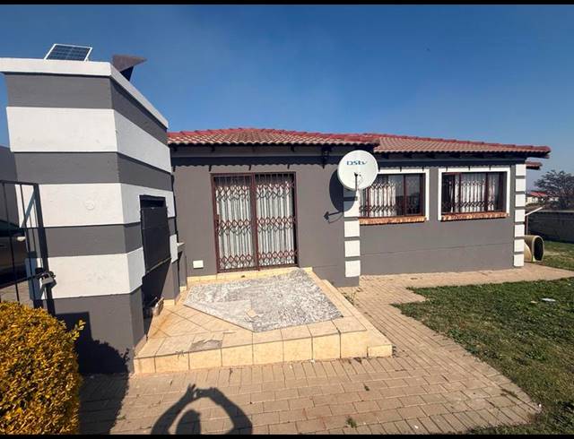 3 BEDROOM TOWNHOUSE FOR SALE IN THE REEDS